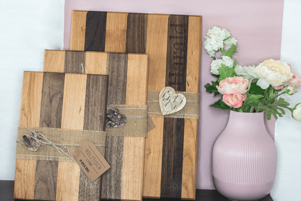 Schneidebrett Holztischliebe - mittelgroß