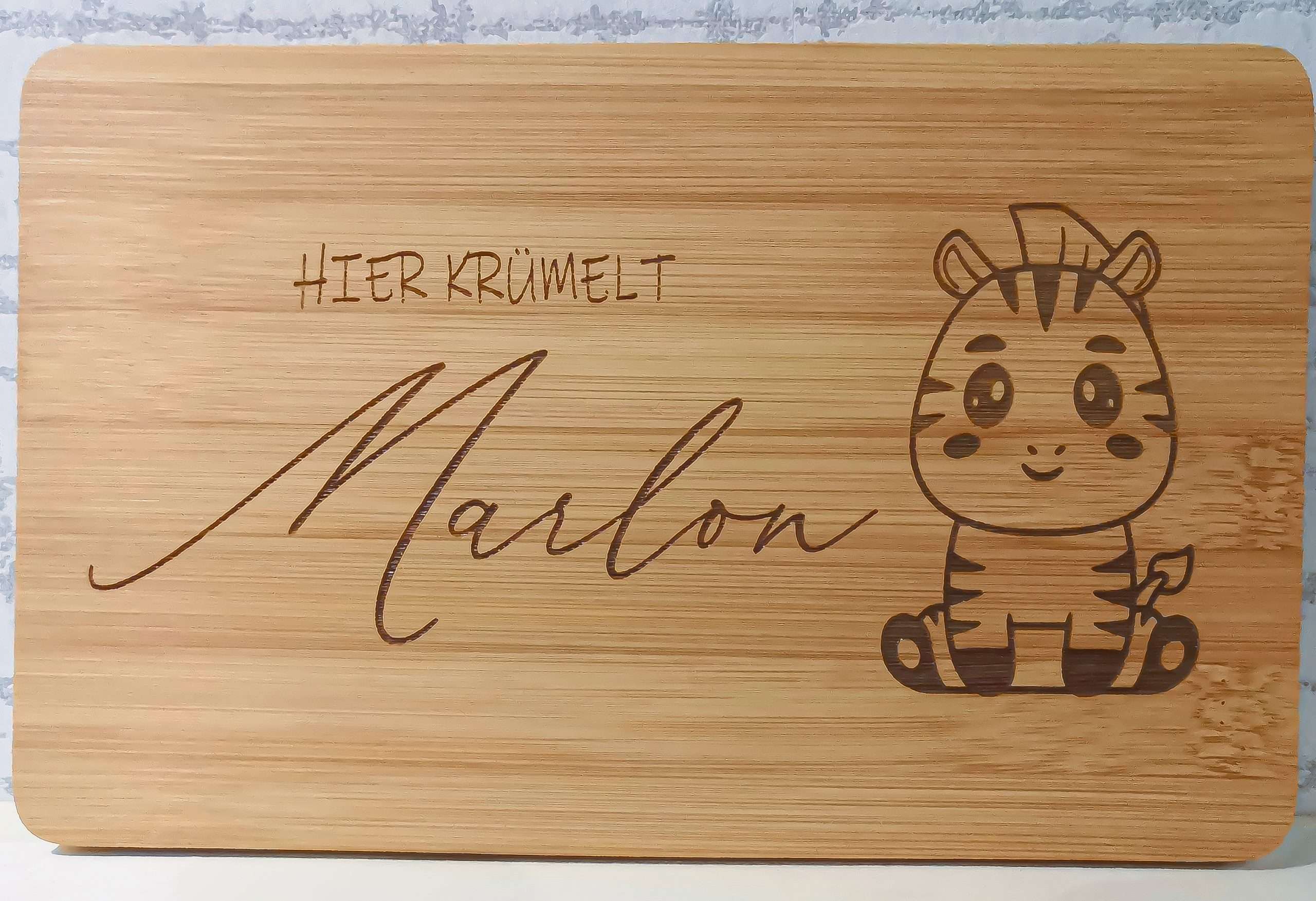 Frühstücksbrettchen "Hier krümelt"